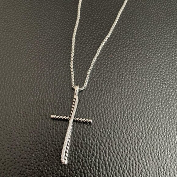 David Yurman Crossover Cross Pendant Necklace in Sterling Silver